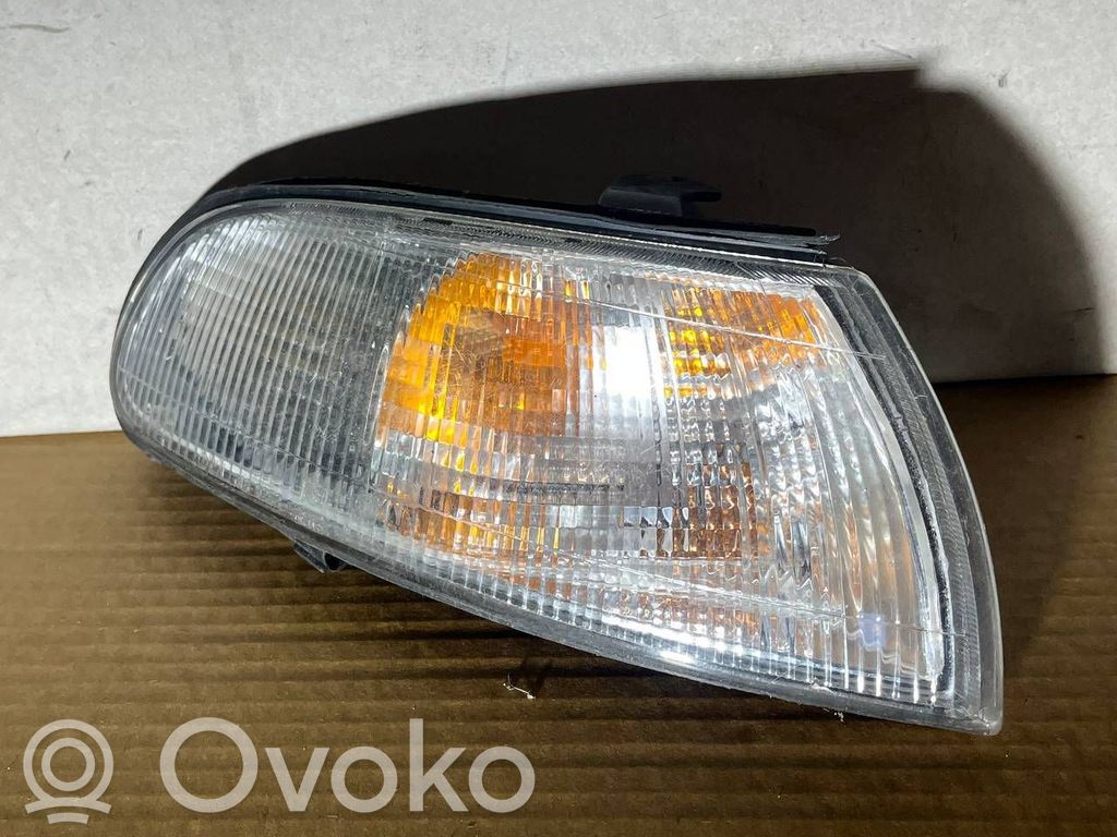 Front indicator light   M69258