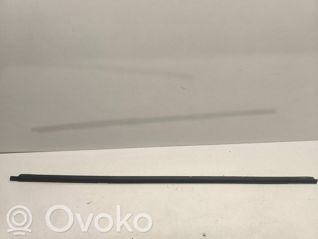 BMW 3 E90 E91 Listwa / Uszczelka szyby drzwi tylnych 
