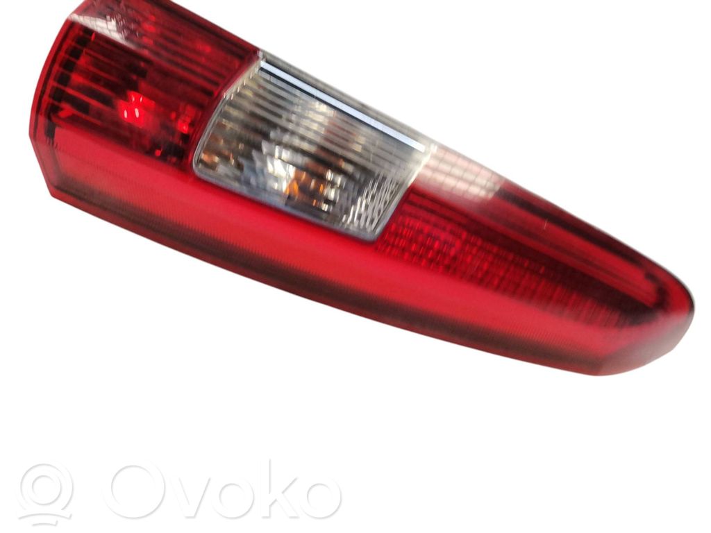 Volvo V70 Aizmugurējais lukturis virsbūvē 