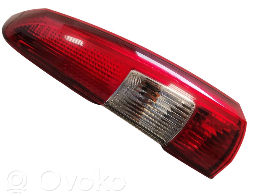 Volvo V70 Aizmugurējais lukturis virsbūvē 