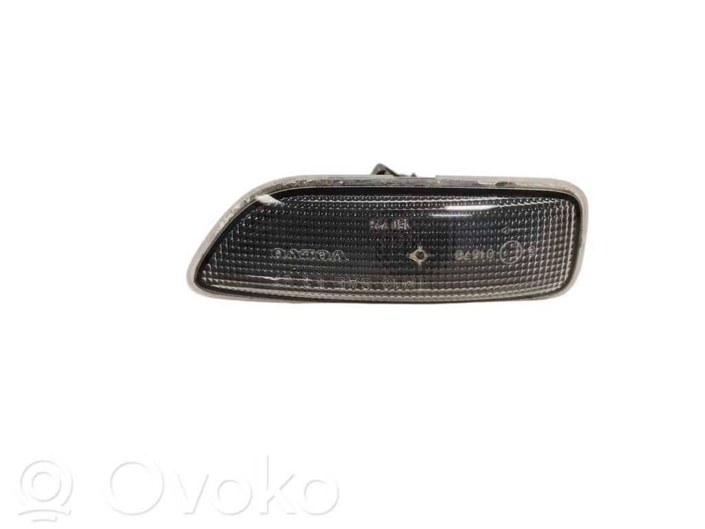 Volvo XC70 Front fender indicator light 