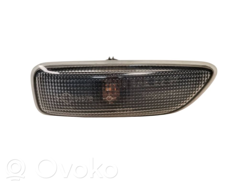 Volvo XC70 Front fender indicator light 