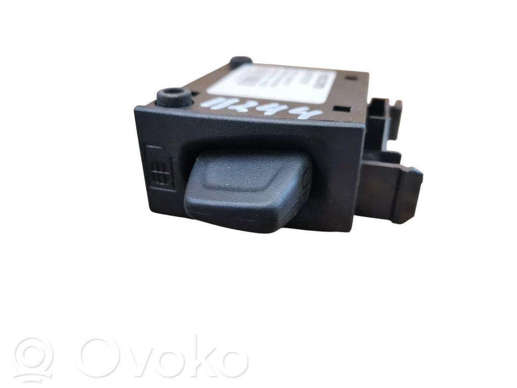 Volvo V50 GPS navigation control unit/module 