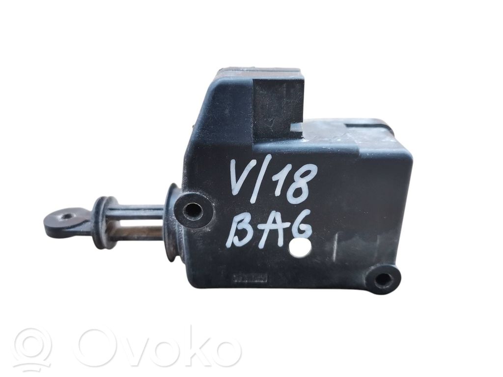 Volvo S40, V40 Tailgate lock latch 