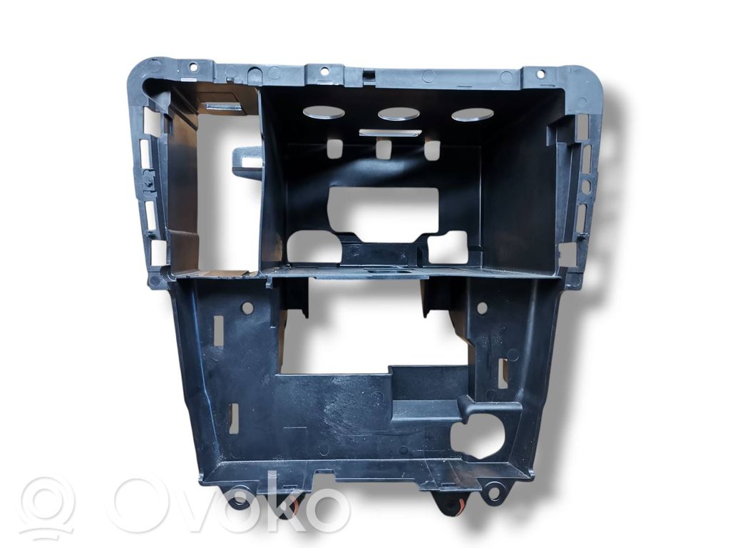 Volvo V70 Radio/GPS head unit trim 