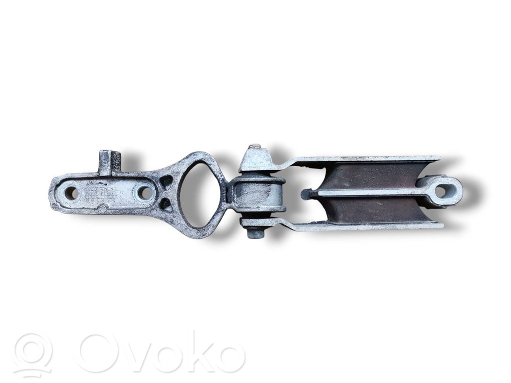Volvo V60 Engine mount bracket 