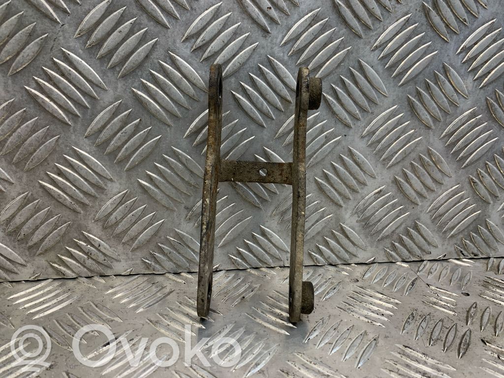 Volvo V70 Engine mounting bracket 