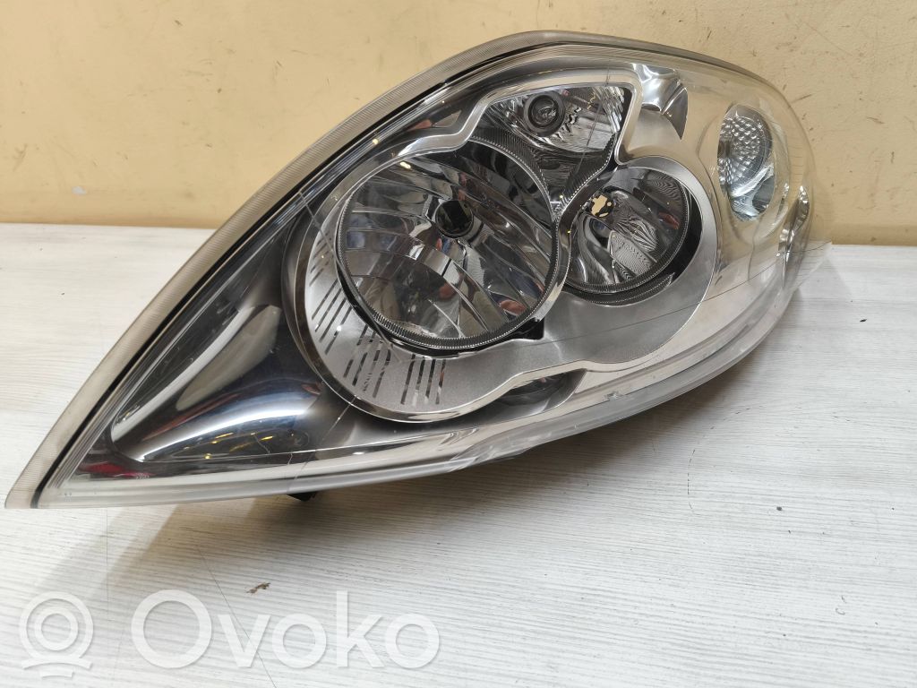 Phare frontale   1ER01011702,260105865R