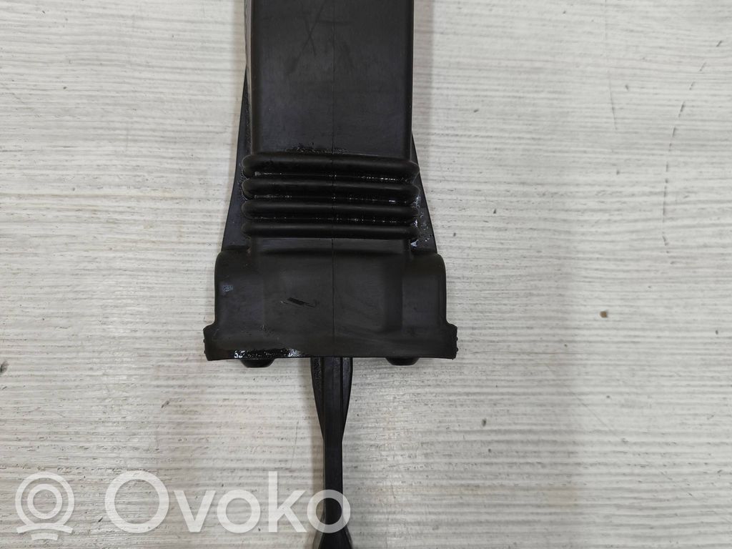 Audi Q2 - Takaoven pidätin 