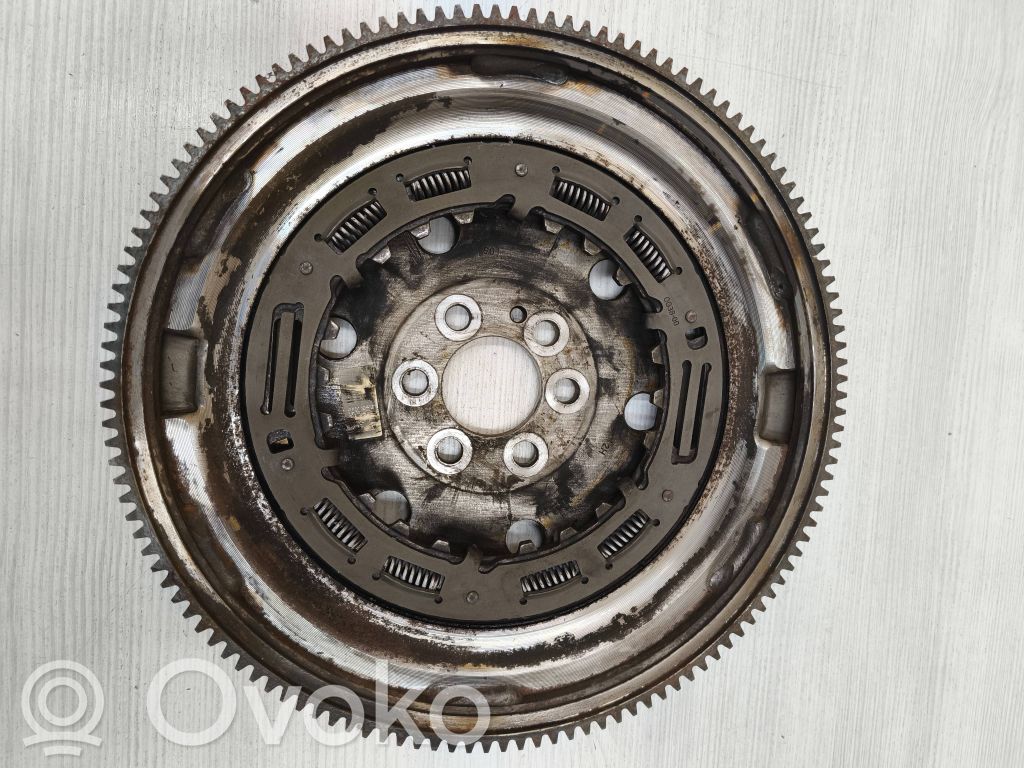 Volante motor   04E105266K