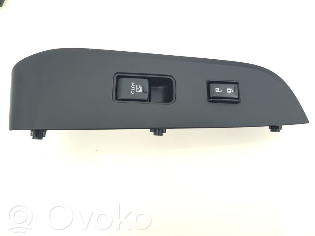 Subaru Legacy Electric window control switch 