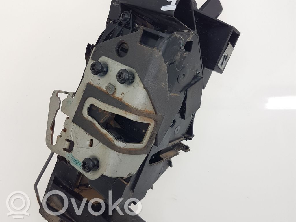 Ford Fusion II Priekšpusē slēdzene 