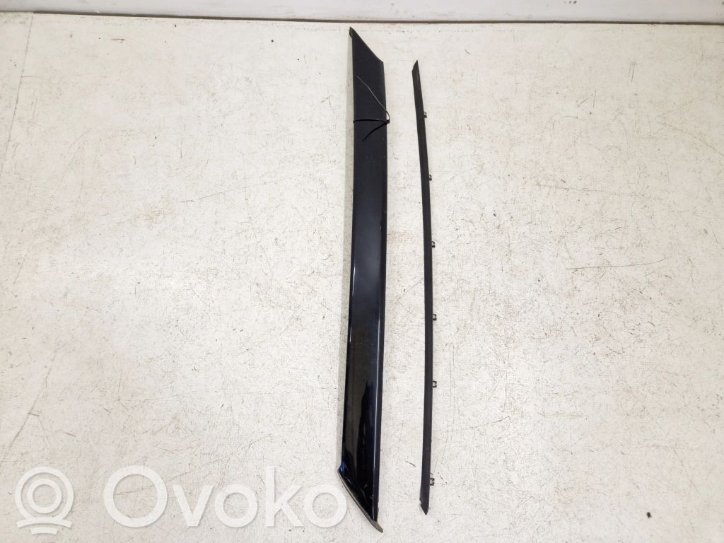 Ford Explorer VI Windshield trim 
