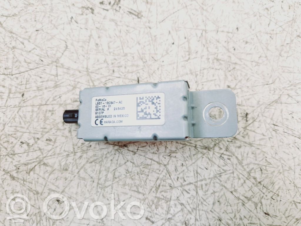 Ford Escape IV Pystyantennivahvistin 
