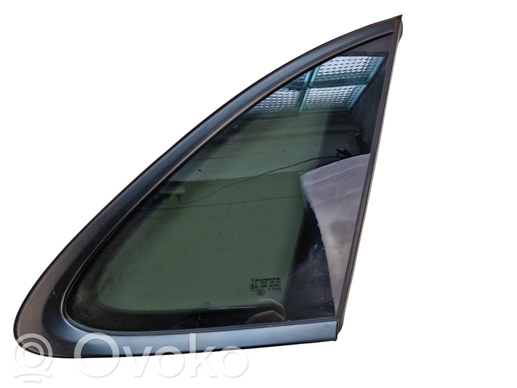 Porsche Macan (95B) Rear side window 
