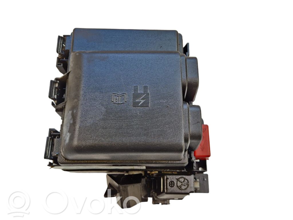 Ramka / Moduł bezpieczników   NZ6T14D068,NZ6T14D068MBC,14F000FZ44,J4CPG,LX6T14A094,LX6T14A094JD