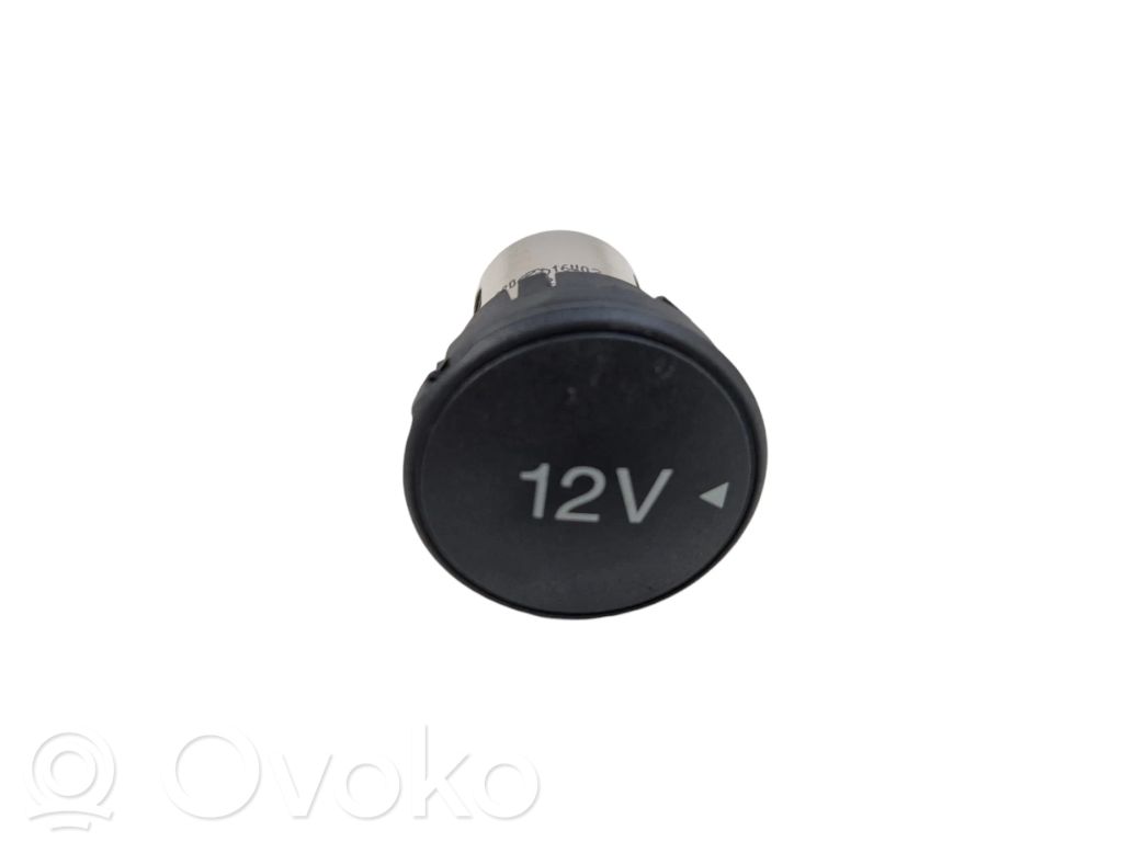 Ford C-MAX II Gniazdo 12V tylne 