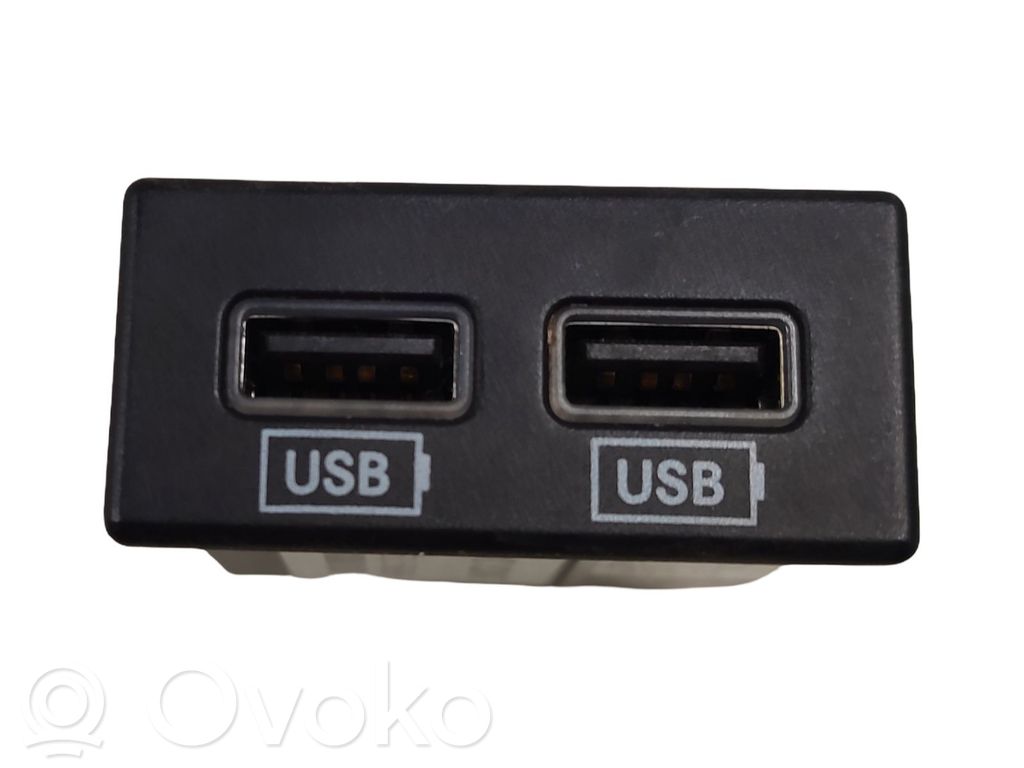 Dodge Charger USB jungtis 