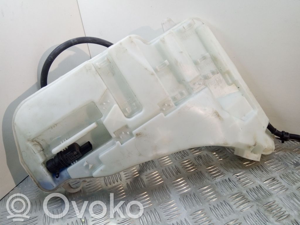 BMW 5 F10 F11 Langų skysčio bakelis 