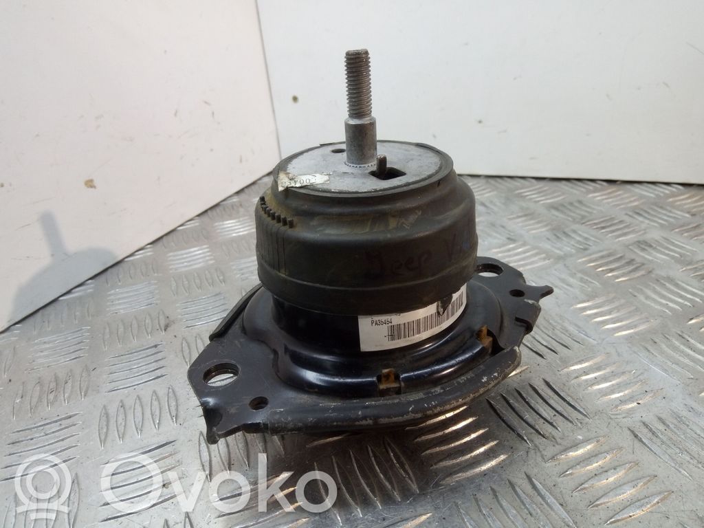Jeep Grand Cherokee Engine mount bracket 