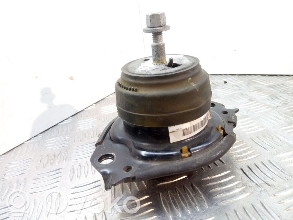 Jeep Grand Cherokee Engine mount bracket 