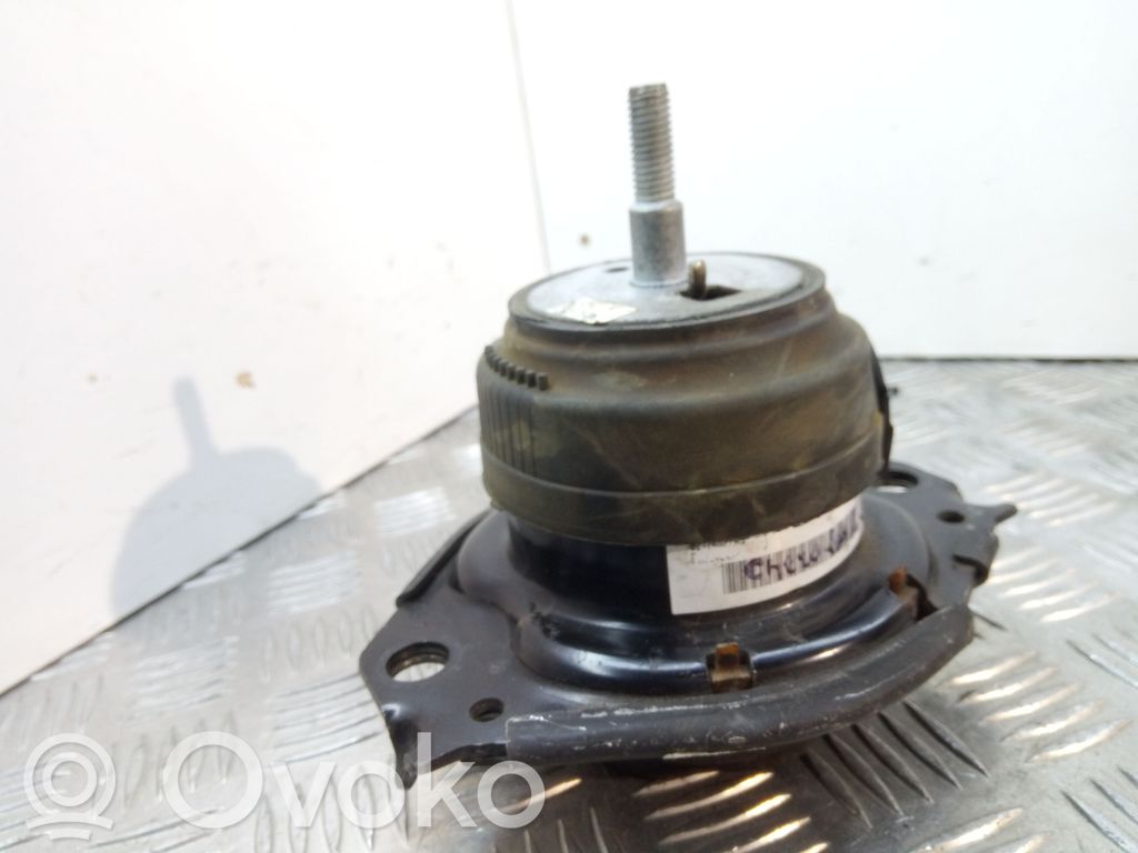 Jeep Grand Cherokee Engine mount bracket 