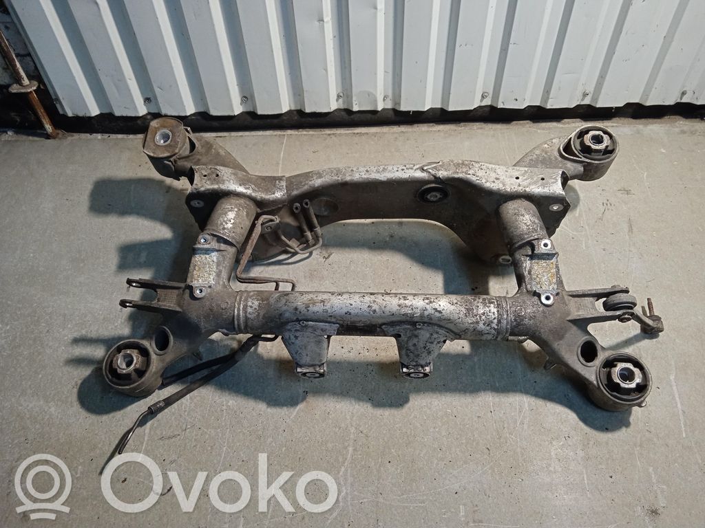 BMW 7 E65 E66 Galinis traversas 