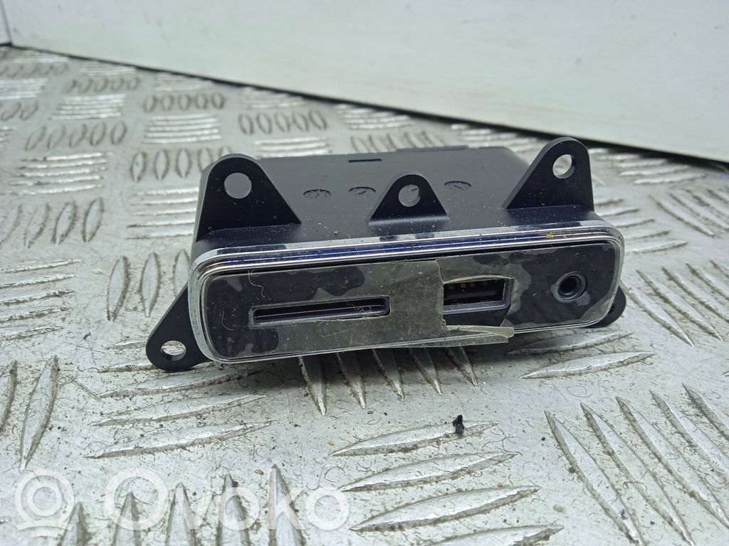 Jeep Grand Cherokee USB jungtis 