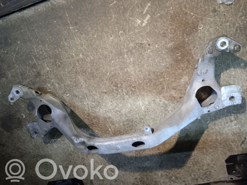 Volkswagen Touareg II Engine mounting bracket 
