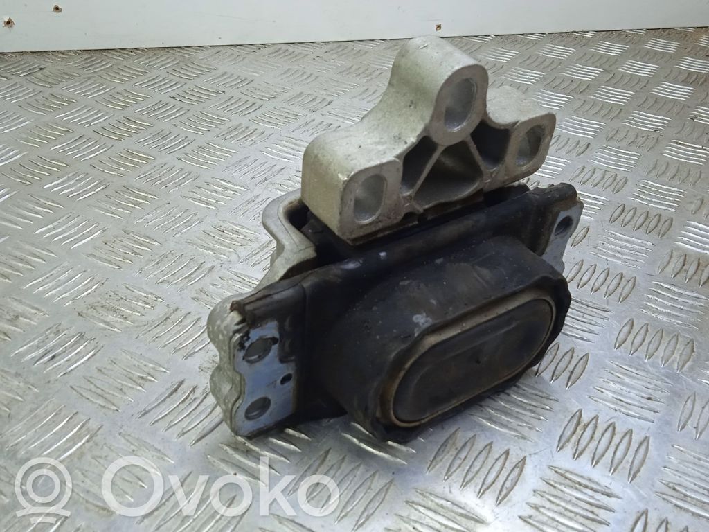 Engine mount bracket   8J0199555
