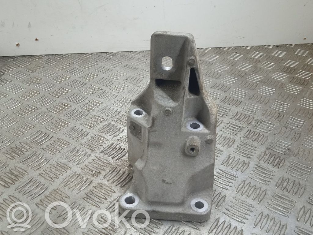 Land Rover Range Rover Sport L494 Engine mounting bracket 