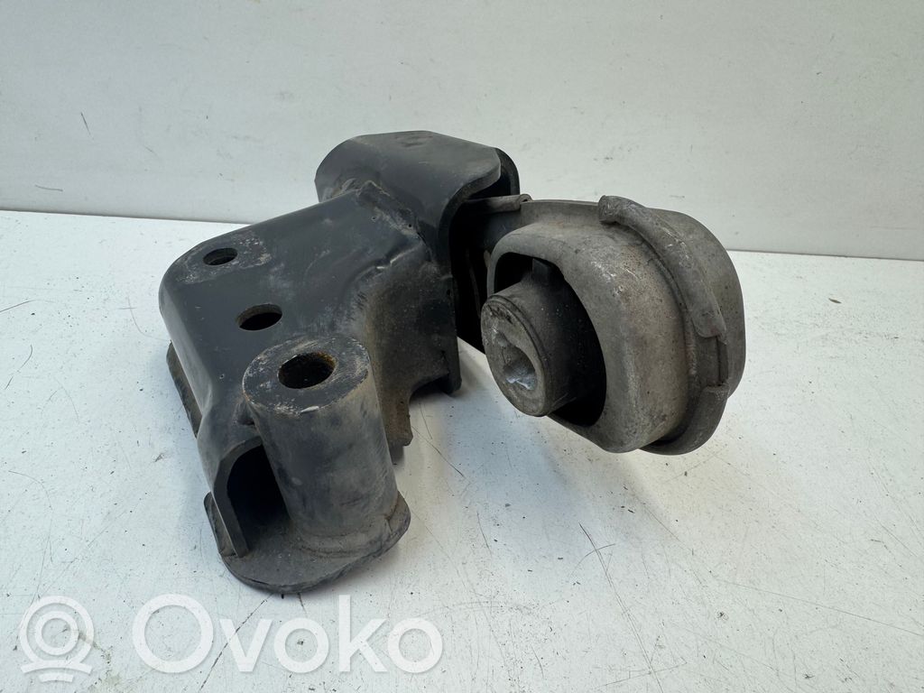 Nissan Qashqai Engine mount bracket 
