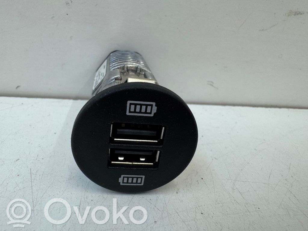 Porsche Macan (95B) USB-pistokeliitin 