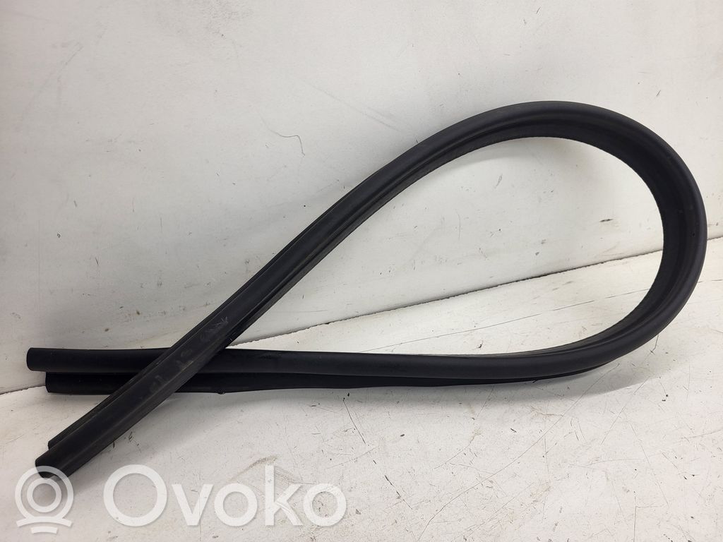 Porsche Macan (95B) Engine compartment rubber 