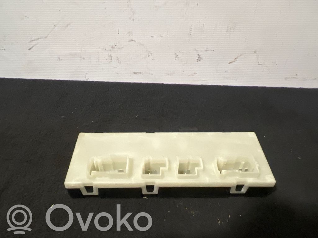Sterownik / Moduł elektrycznej klapy tylnej / bagażnika   7497795