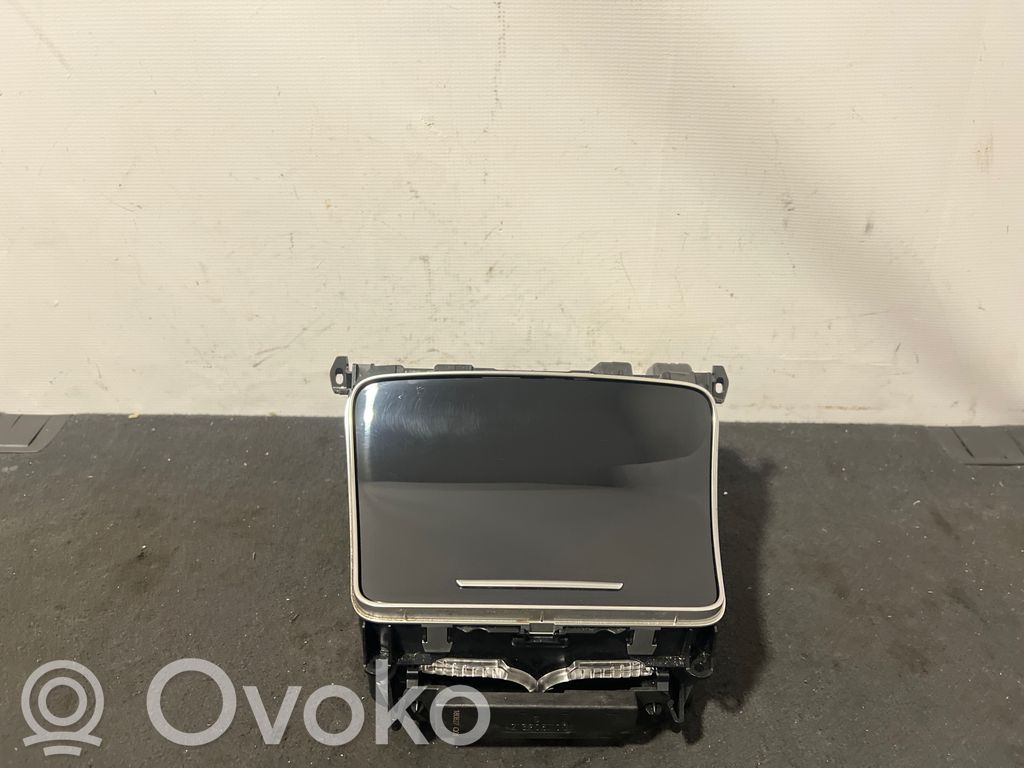 Mercedes-Benz C W205 Mukiteline edessä 