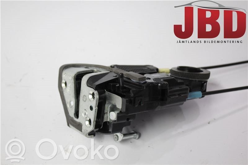 Toyota Verso Zamek drzwi tylnych 