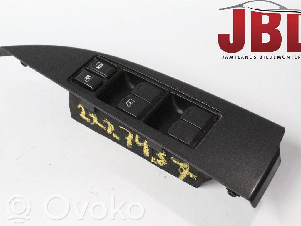 Electric window control switch   83071AJ030