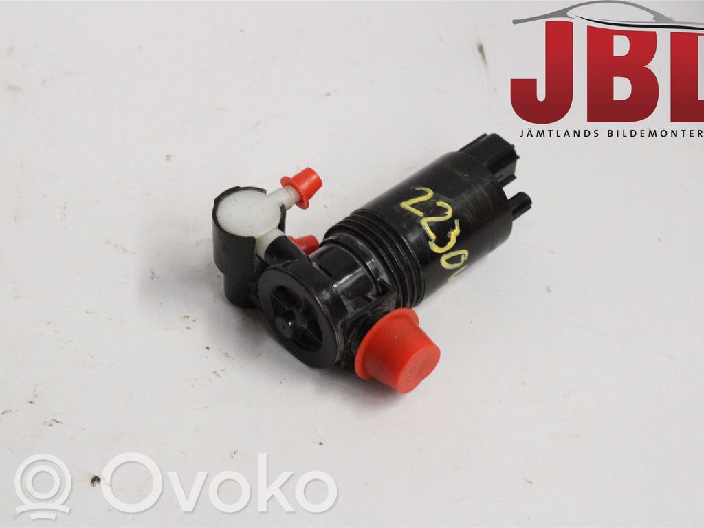 Volvo V40 Windscreen/windshield washer pump 
