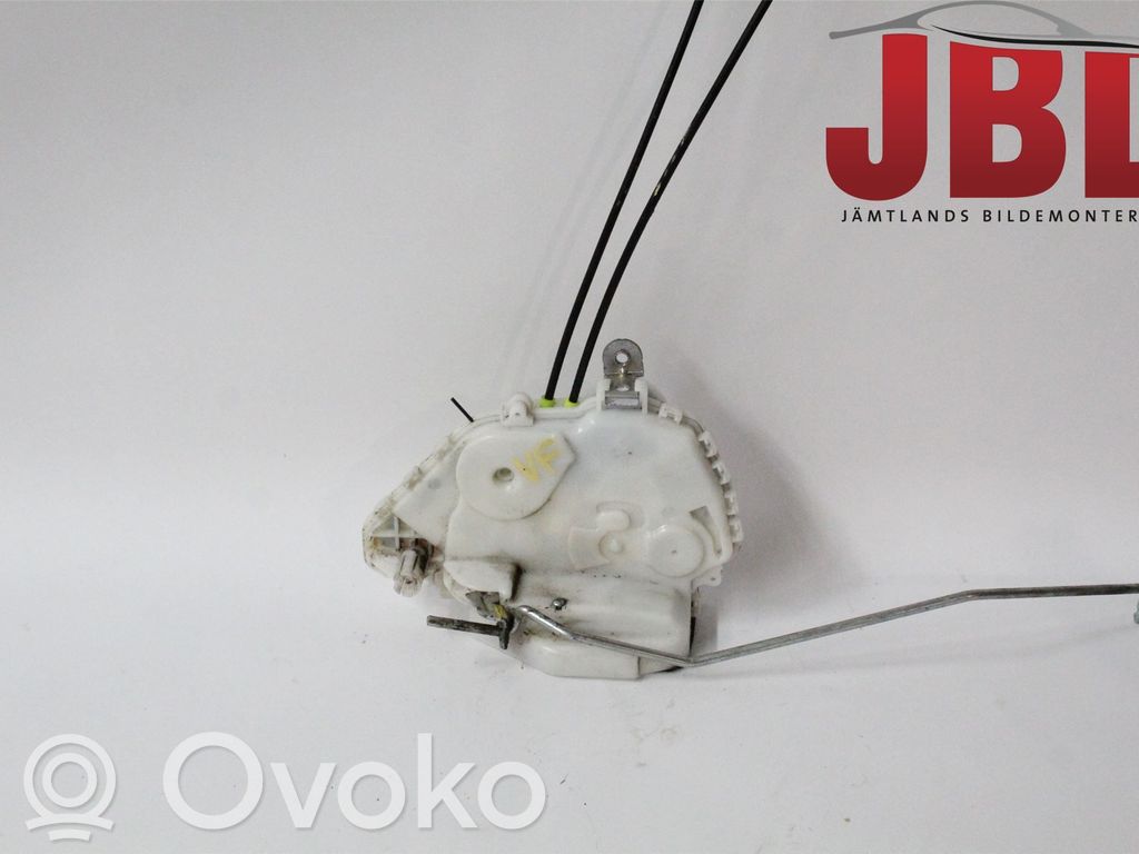 Honda CR-V Front door lock 