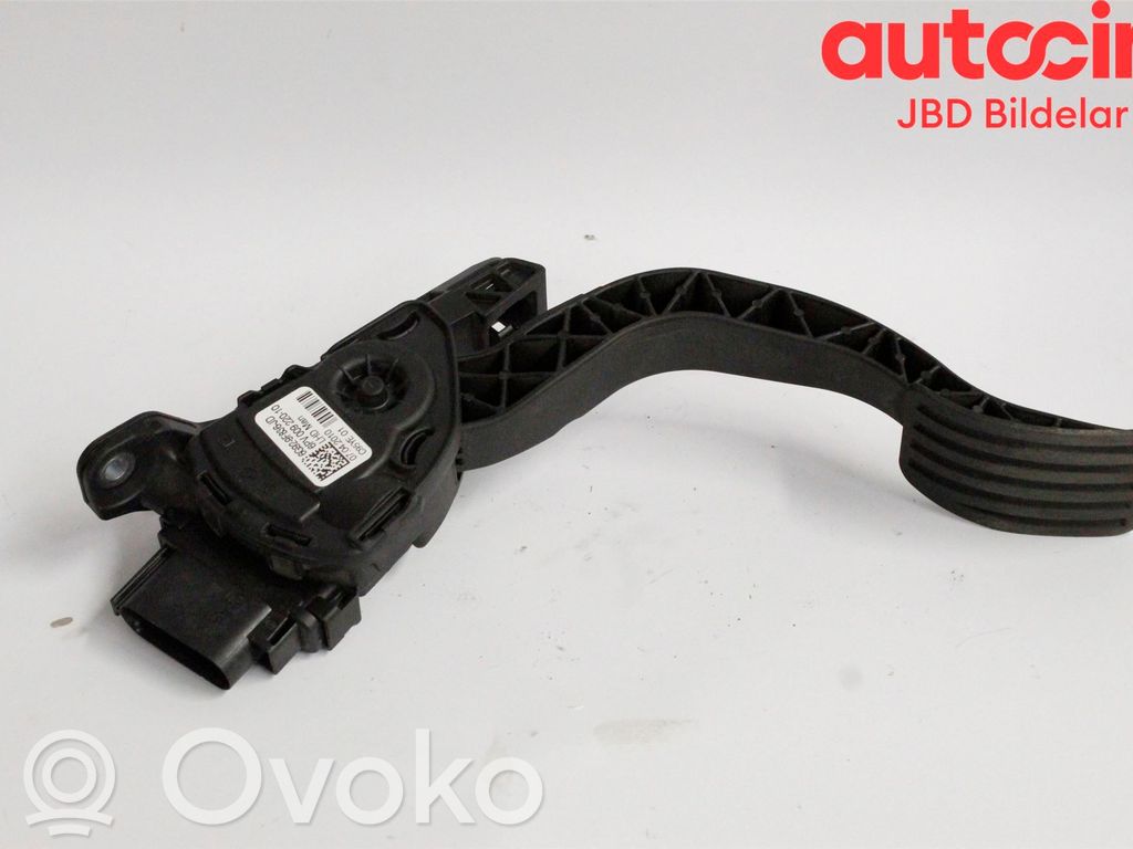 Accelerator throttle pedal   2139896