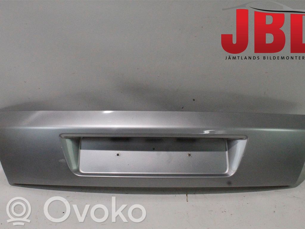 Volkswagen PASSAT B8 Moldura de la puerta trasera 