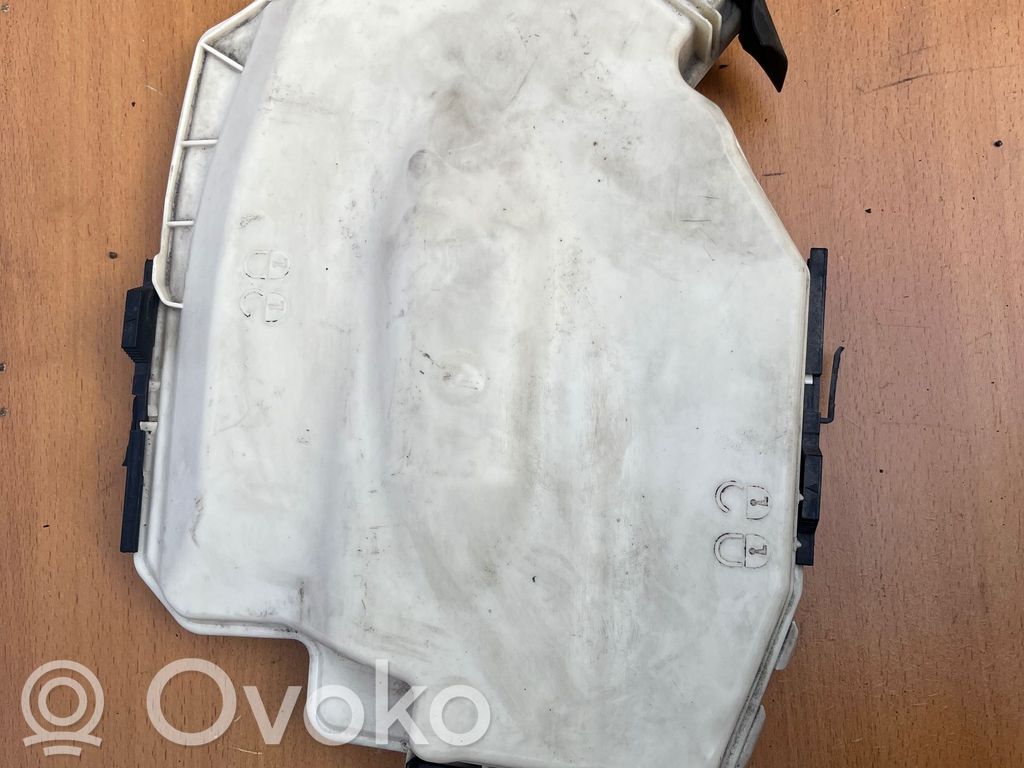 BMW 3 E92 E93 Dangtelis saugiklių dėžės 