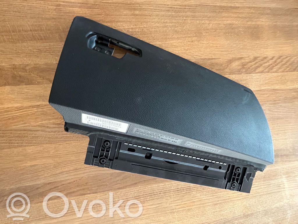 Glove box   6955430,715133810,71513120109
