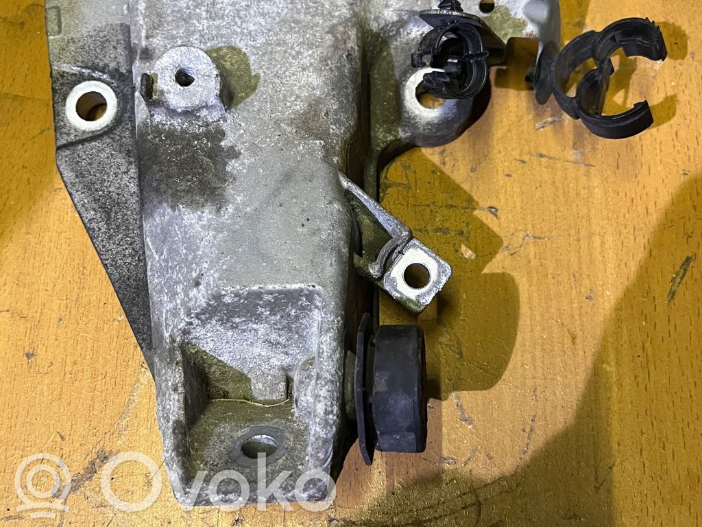 BMW 3 E92 E93 Engine mounting bracket 