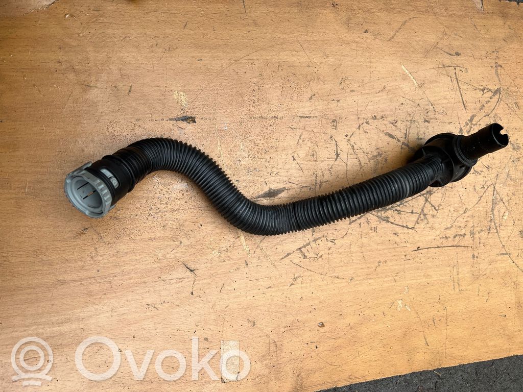 BMW 1 E82 E88 Ilmanoton kanavan osa 