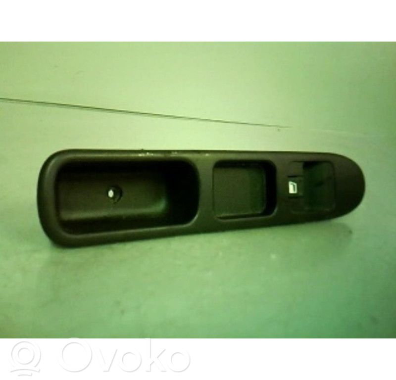 Peugeot 307 Electric window control switch 