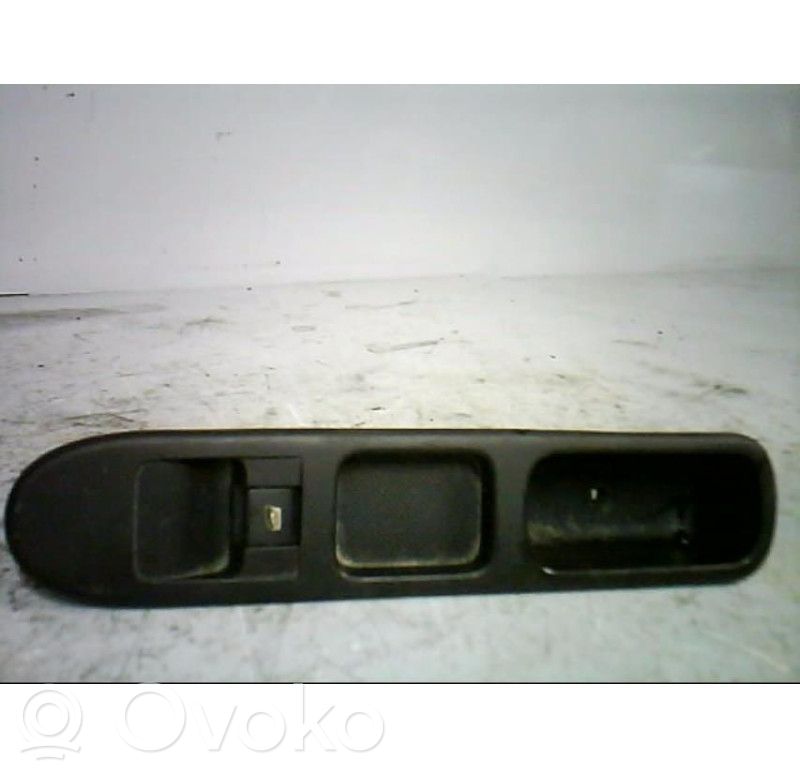 Peugeot 307 Electric window control switch 
