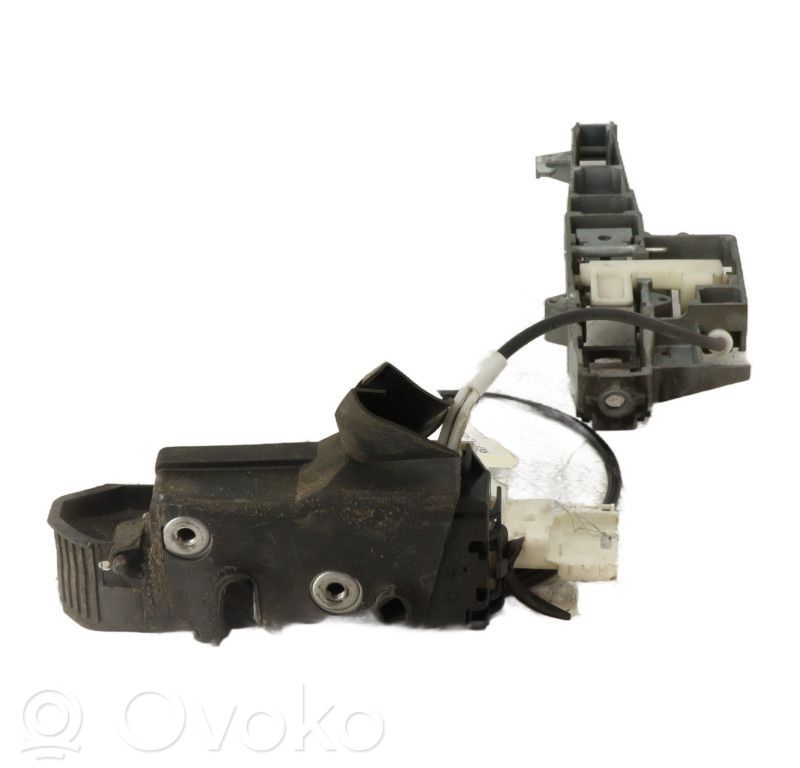 Peugeot 407 Front door lock 