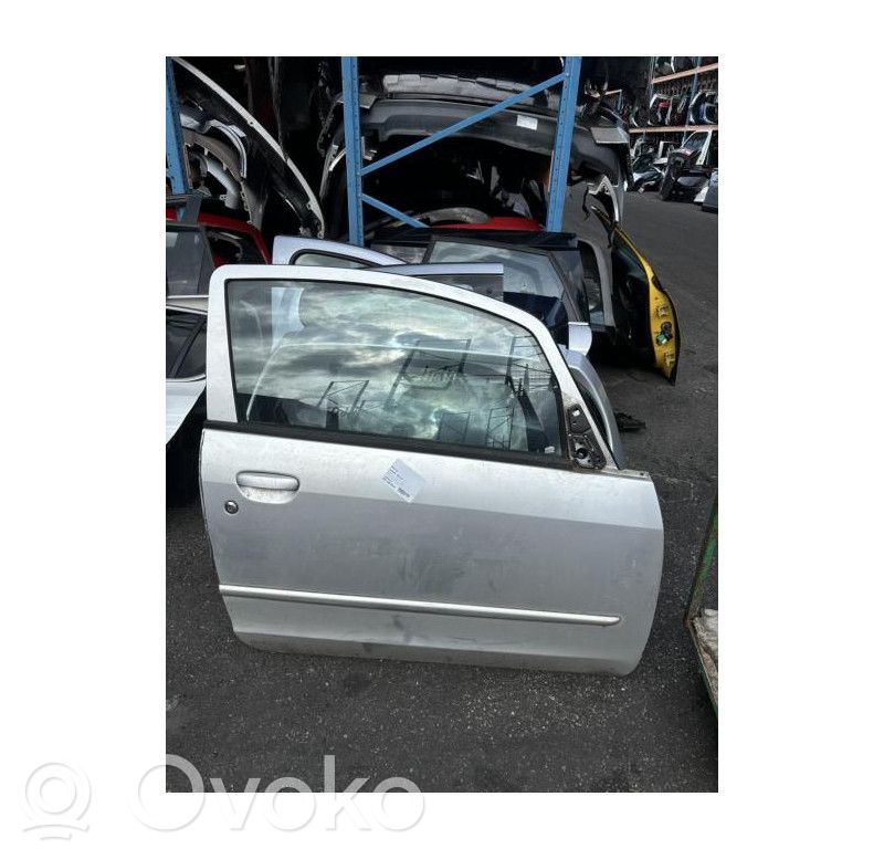 Mitsubishi Colt Puerta delantera 